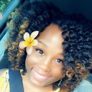 Meet your Posher, Dominique